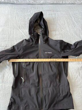 Arc’teryx Beta AR Gore-Tex Jacket – Black – Women’s Large